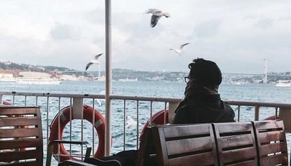 爱游戏官方网站-西甲中锋无球跑动模式对防线施压模式研究，无球跑位阻挡犯规