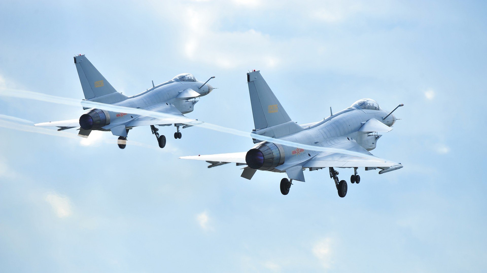 爱游戏下载-安东·李恩：凭借不懈的跑动和精准的传球，他为全黑队创造进攻机会