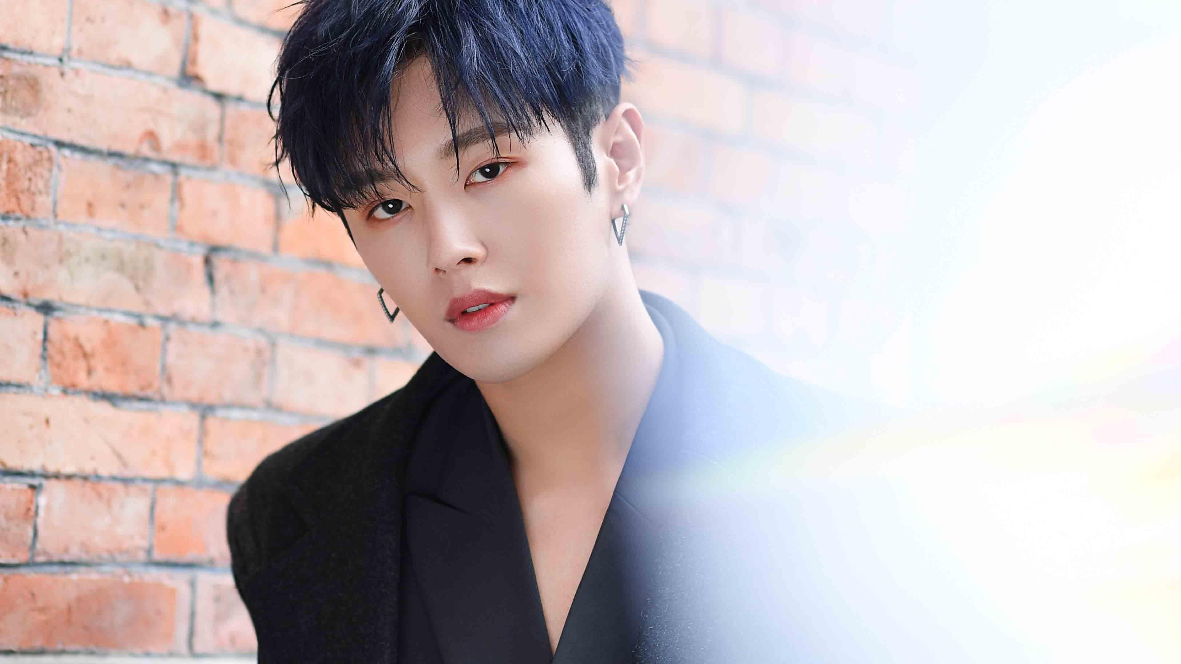 朱婷亮相校园被学生热情包围，朱婷上学