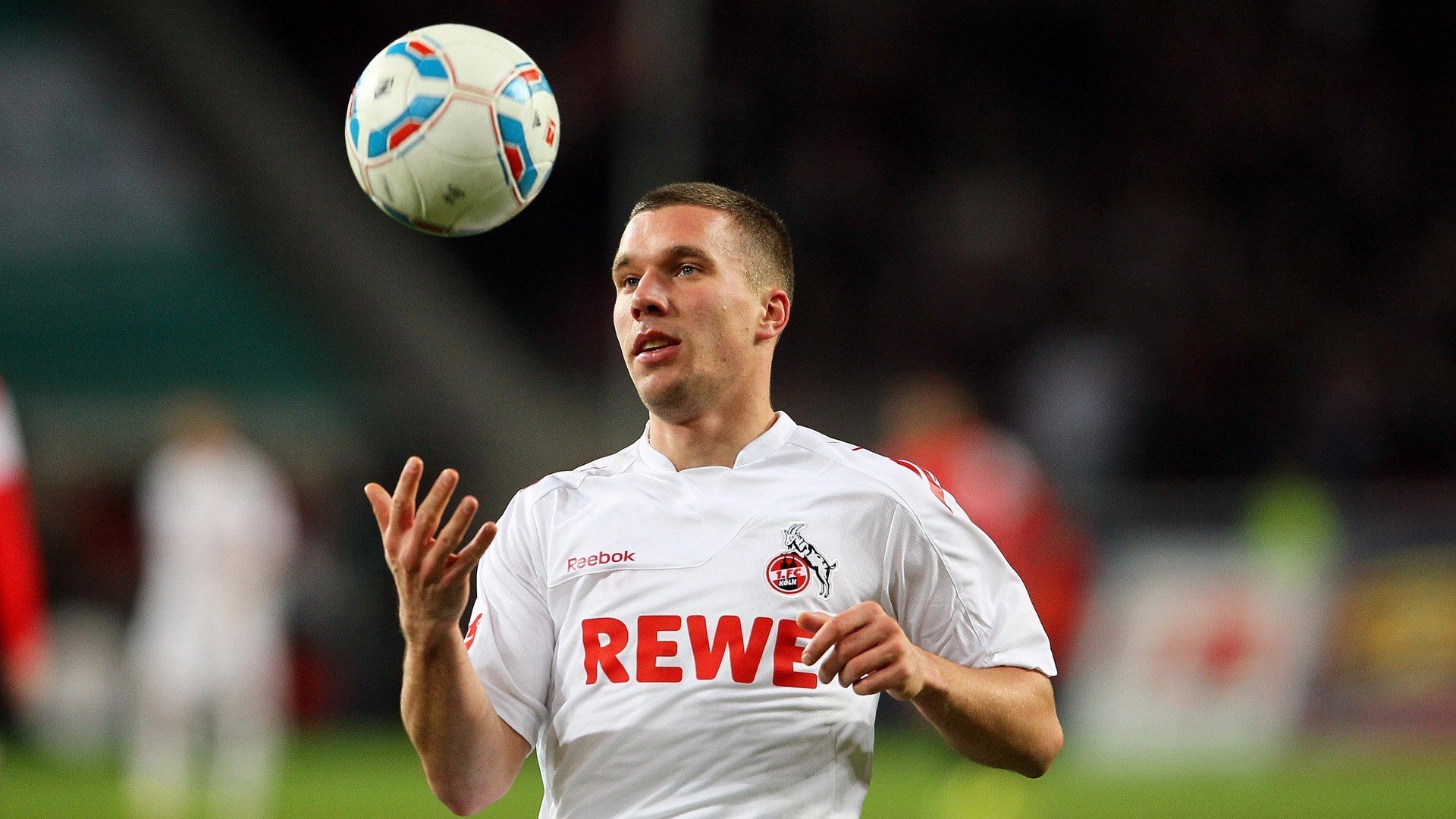 爱游戏体育-特色足球旅游线路开发，带动区域旅游经济增长，足球旅游业